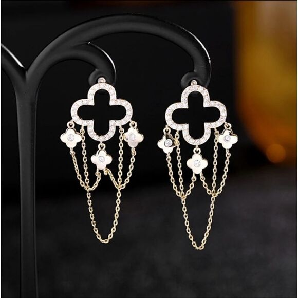 NEW 14K Gold Plated Diamond Clover Chain Earrings - Picture 1 of 6
